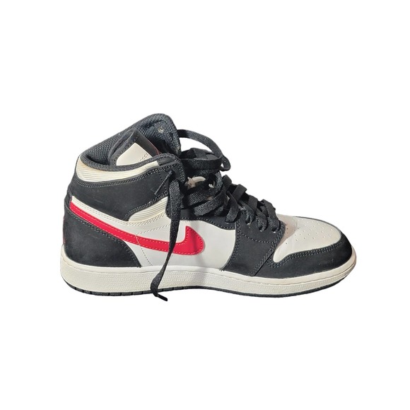 Nike Air Jordan 1 Retro OG High BG Kids Youth Black Red White Womens Sz 7.5  6Y - Picture 3 of 12